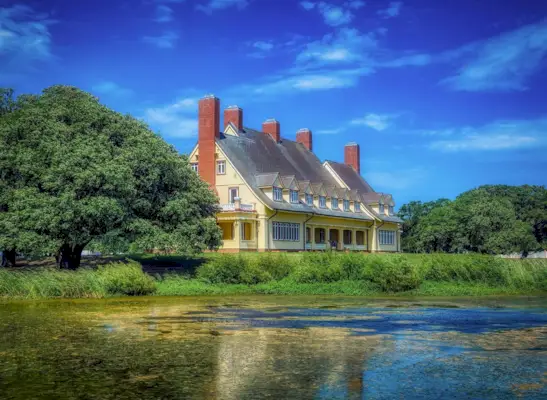 Free Whalehead House Club photo and picture