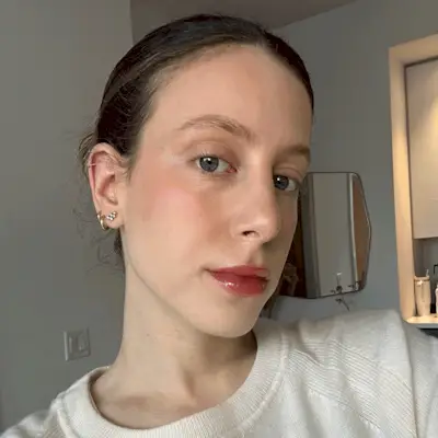 Jamie Schneider testing long-lasting lip liners 