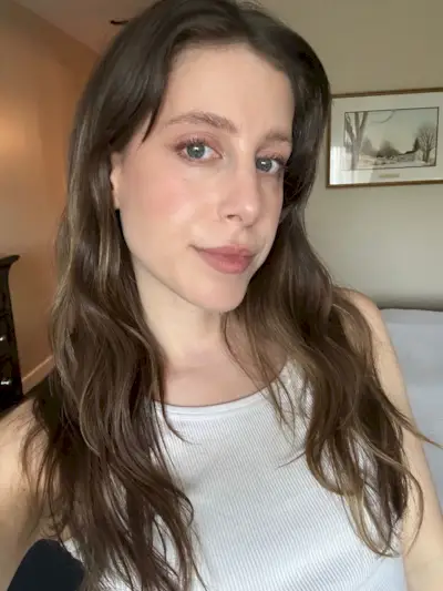 Jamie wearing Thrive Causemetics Mascara