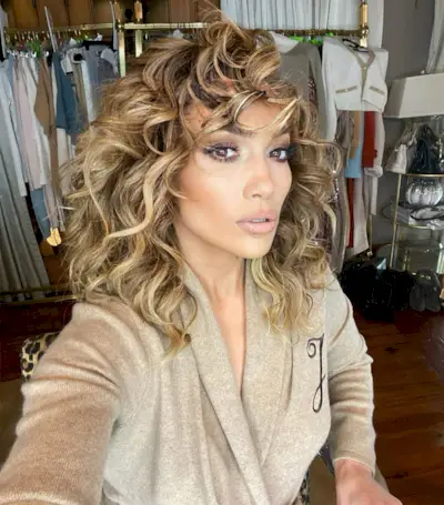 easy-hairstyles-for-long-hair-287365-1590093413289-main