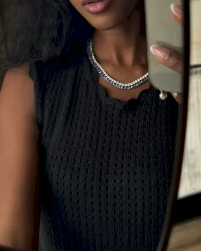 @emmanuellek_ taking a selfie with natural nails