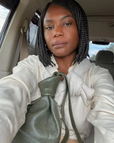 @frannfyne taking a selfie with a bob