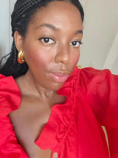 An image of Mommy's Reviews UK fashion editor Remy Farrell wearing Atej Jewel Blush of Dreams.