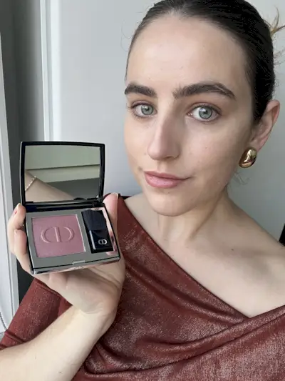 An image of one of the best blushers.