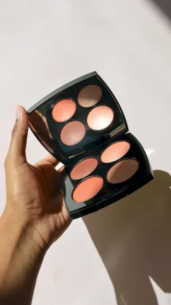 An image of one of the best blushers.