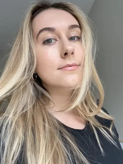 Beauty editor Kaitlyn McLintock wearing NARS Light Reflecting Foundation