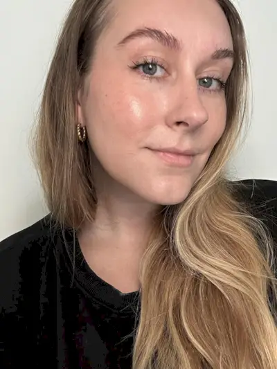 Beauty editor Kaitlyn McLintock wearing Revlon Colorstay Foundation