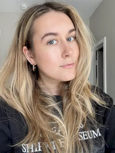 Beauty editor Kaitlyn McLintock wearing an Il Makiage foundation