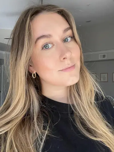 Beauty editor Kaitlyn McLintock wearing Chanel Les Beiges Foundation