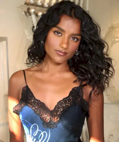 Simone Ashley with collarbone length bob haircut