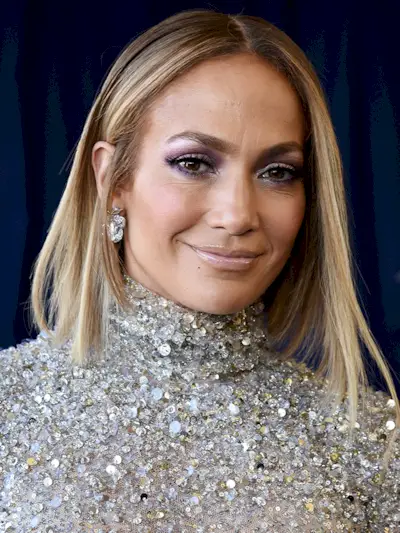 layered-bobs-for-fine-hair-303015-1665679612689-image