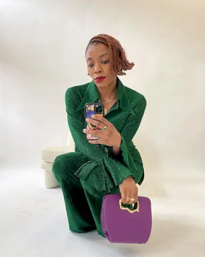 @the_oluwaseun taking a selfie in a green co ord with an auburn bob