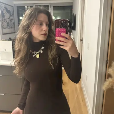 Jamie Schneider wearing the Sisley Paris Phyto-Rouge Velvet Lipstick in Beige Crush.