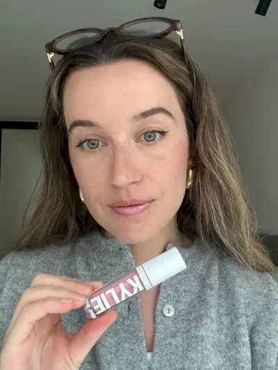 Junior beauty editor Grace Lindsay testing a Kylie Cosmetics lip plumping product
