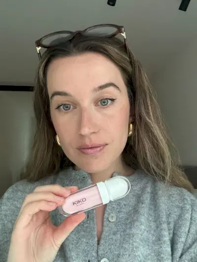 Junior beauty editor Grace Lindsay testing a Kiko lip plumping product