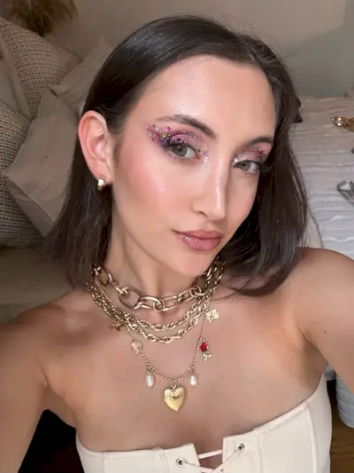 Alyssa Brascia wearing Kiss ImPress false eyelashes.