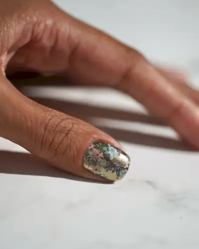 @iramshelton metallic floral nail art