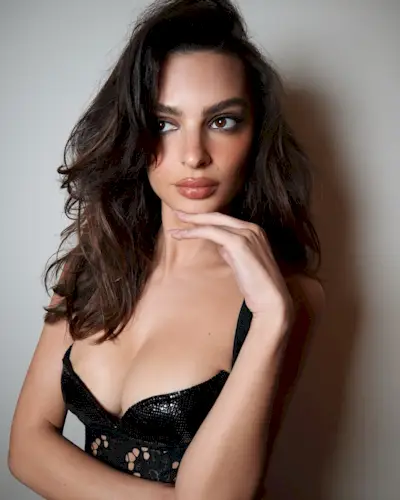 A modern take on the 90s blow out on model and actress Emily Ratajkowski