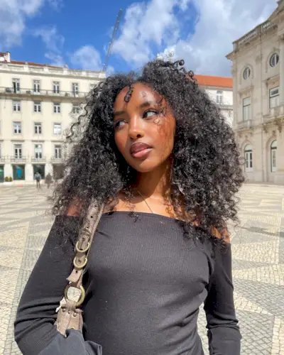 neckline-hairstyles-guide-311389-1703088728788-main