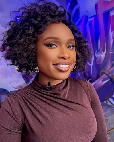 @iamjhud curly bob hairstyle