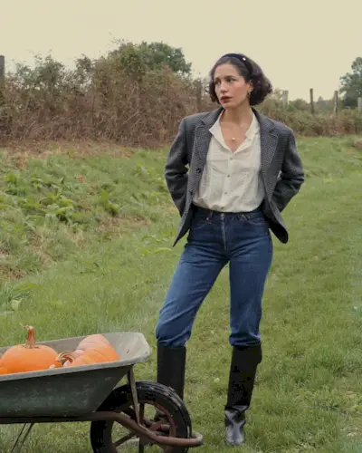 @melodiebanfield wearing a headband