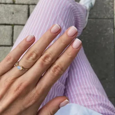 Minimalist short French tip nails