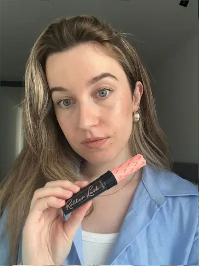Junior beauty editor Grace Lindsay testing Benefit mascaras