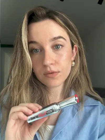 Junior beauty editor Grace Lindsay testing Benefit mascaras