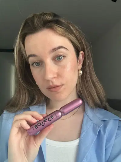 Junior beauty editor Grace Lindsay testing Benefit mascaras