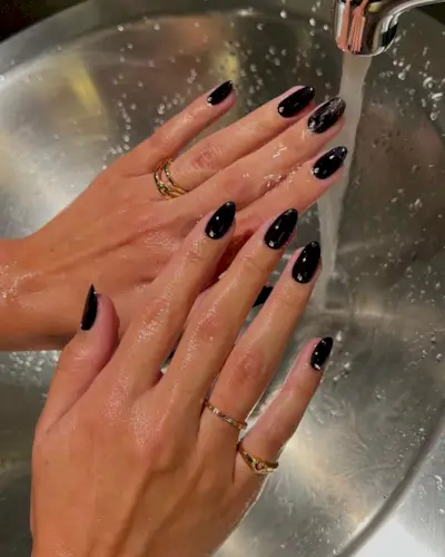 Almond black nails