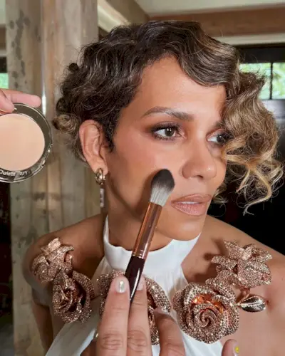 a-line-bob-hair-trend-309008-1692716947827-main