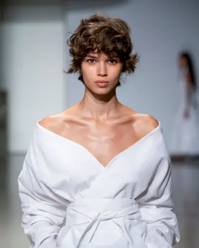 butterfly-bob-hair-trend-309552-1695207620775-main