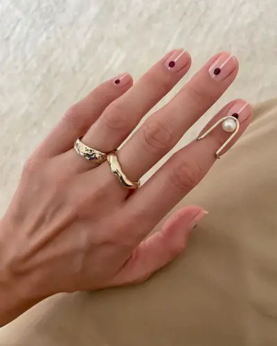 burgundy-nails-309204-1693494311271-main