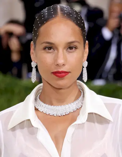 hair-gems-302063-1661555898226-main