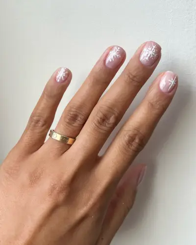 @iramshelton snowflake nails