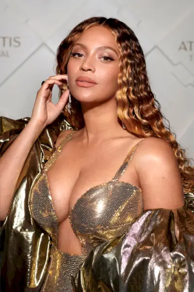 light-brown-hair-colors-280058-1700590348852-main