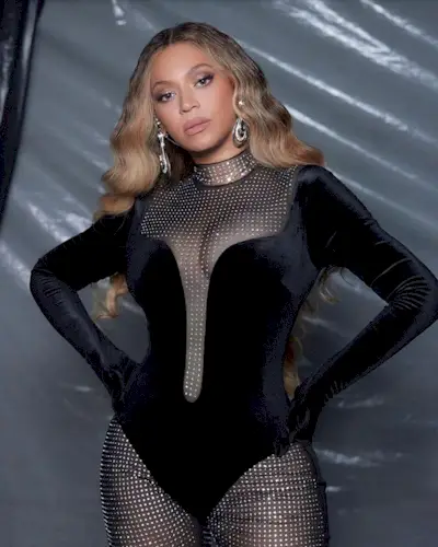 teddy-bear-blonde-hair-trend-310723-1700566413048-main