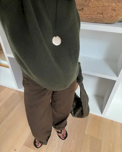 @monikh wearing brown nail polish