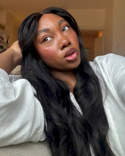 @nnennaechem taking a selfie with glowing skin