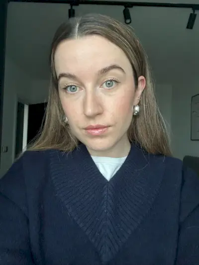 Junior beauty editor Grace Lindsay testing the Kosas BB cream