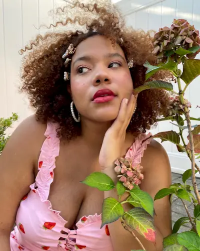 @anaasmood with pearl hair clips in her hair