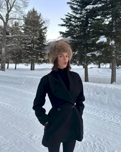 Kendall Jenner with a flipped lob hairstyle.