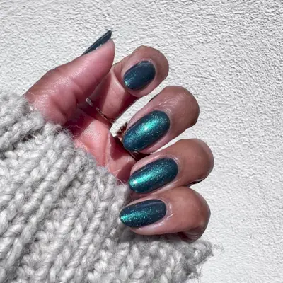 @themaniclub glittery teal manicure