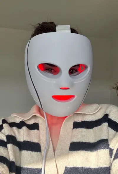 Eleanor using Shark CyroGlow LED mask better ageing setting with red LED light