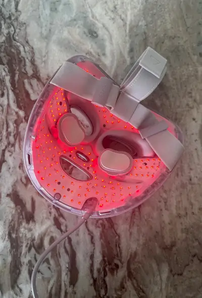 Shark CryoGlow LED mask better ageing treatment with red light