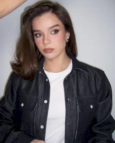 Hailee Steinfeld with glossy, bouncy strands