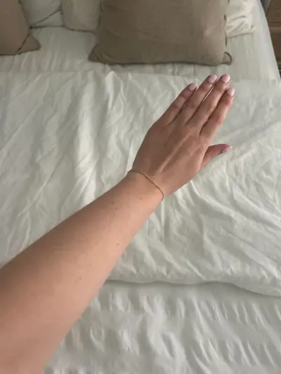 A picture of junior beauty editor, Grace Lindsay, before and after testing an express fake tan