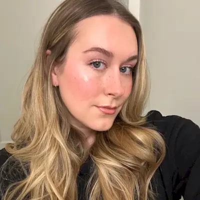 hailey-bieber-sugar-plum-fairy-makeup-311186-1702342399925-main