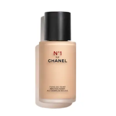 Chanel + N°1 De Chanel Revitalizing Foundation in B30
