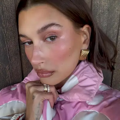 hailey-bieber-sugar-plum-fairy-makeup-311186-1702336847139-main